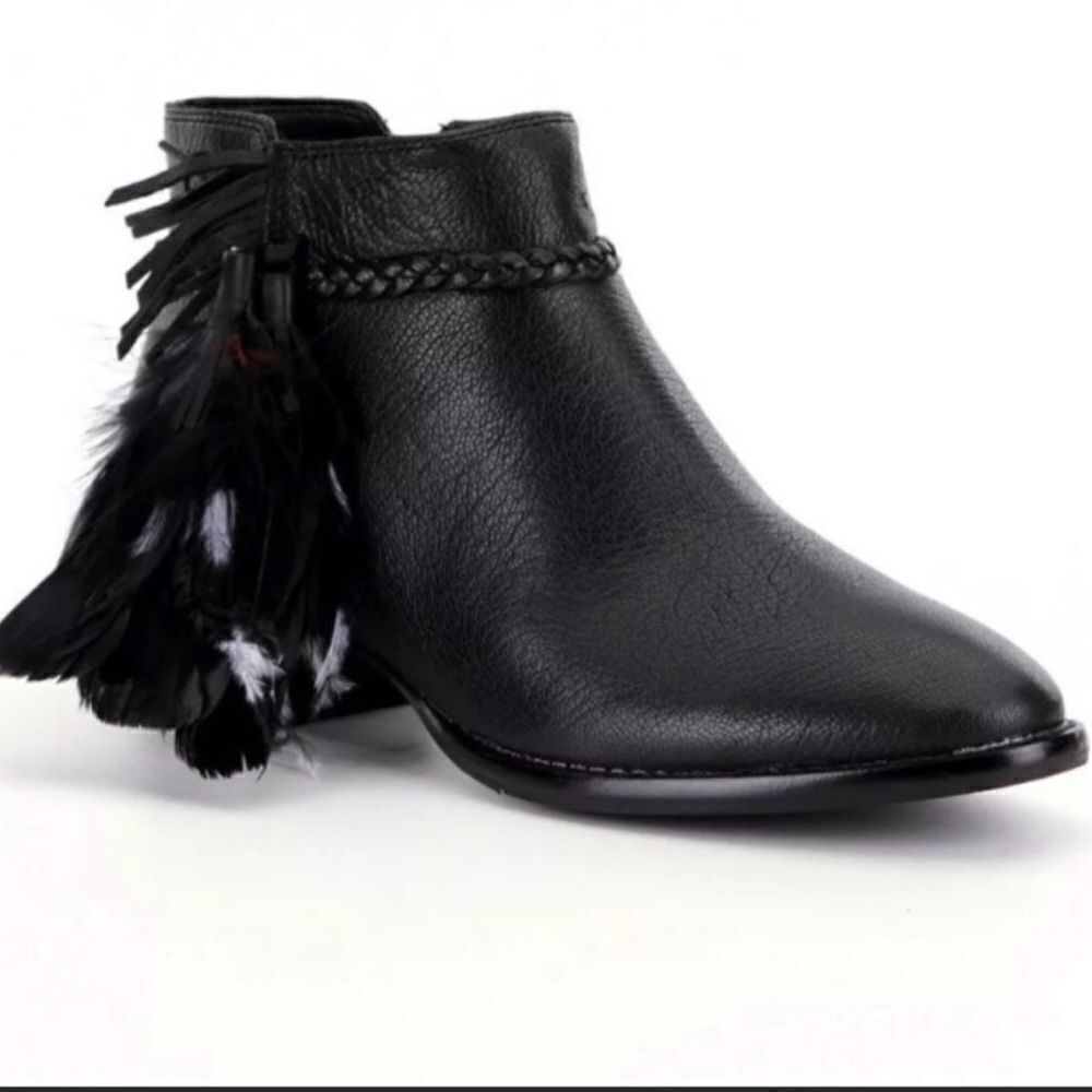 Gianni Bini Rorrie Black Leather Feather Zip Ankle Booties Size 8.5 Western
